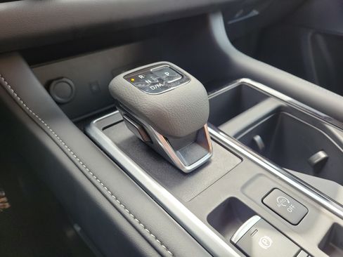 Certified 2025 Nissan Pathfinder SL FWD image 29