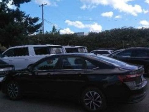 Used 2025 Volkswagen Jetta S FWD image 4