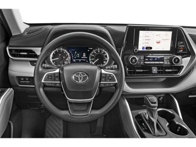 Used 2024 Toyota Highlander XLE FWD image 7
