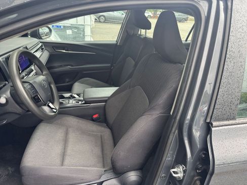 Used 2025 Toyota Camry LE image 27