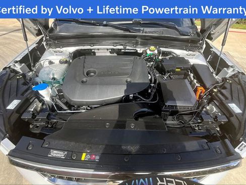 Certified 2025 Volvo XC40 B5 Core image 12