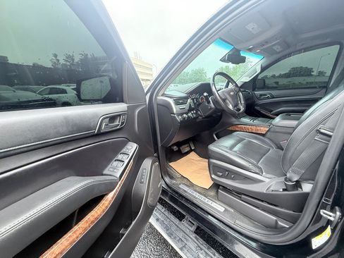 Used 2018 Chevrolet Suburban Premier AWD/4WD image 6