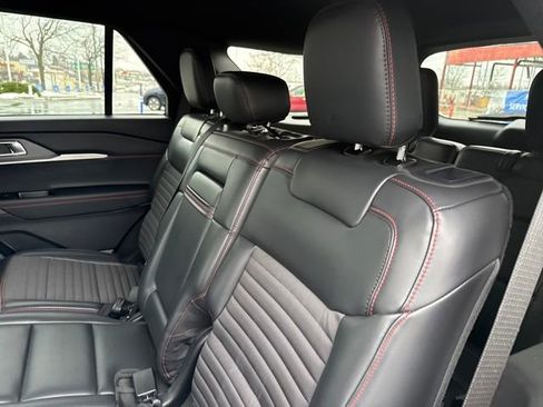 Used 2025 Ford Explorer ST-Line w/ ST-Line Street Pack image 18