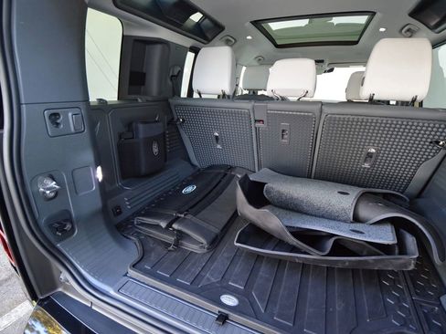 Used 2025 Land Rover Defender 110 X-Dynamic SE image 60