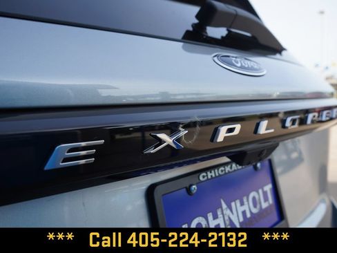 Used 2025 Ford Explorer Active w/ Active Comfort Package RWD image 5