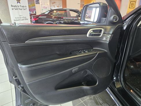 Used 2012 Jeep Grand Cherokee SRT8 w/ Luxury Group II image 6