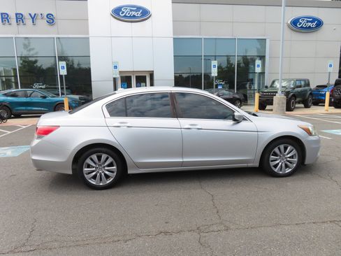 Used 2011 Honda Accord EX-L image 4
