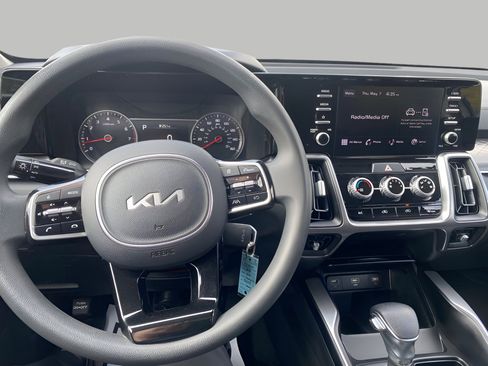 Used 2023 Kia Sorento LX AWD/4WD image 17