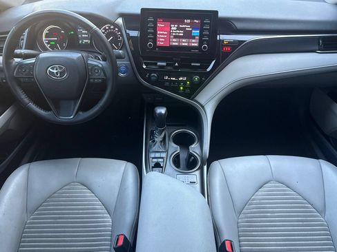 Used 2021 Toyota Camry SE w/ Cold Weather Package FWD image 15