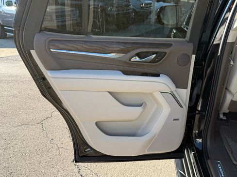 Used 2024 GMC Yukon Denali image 29