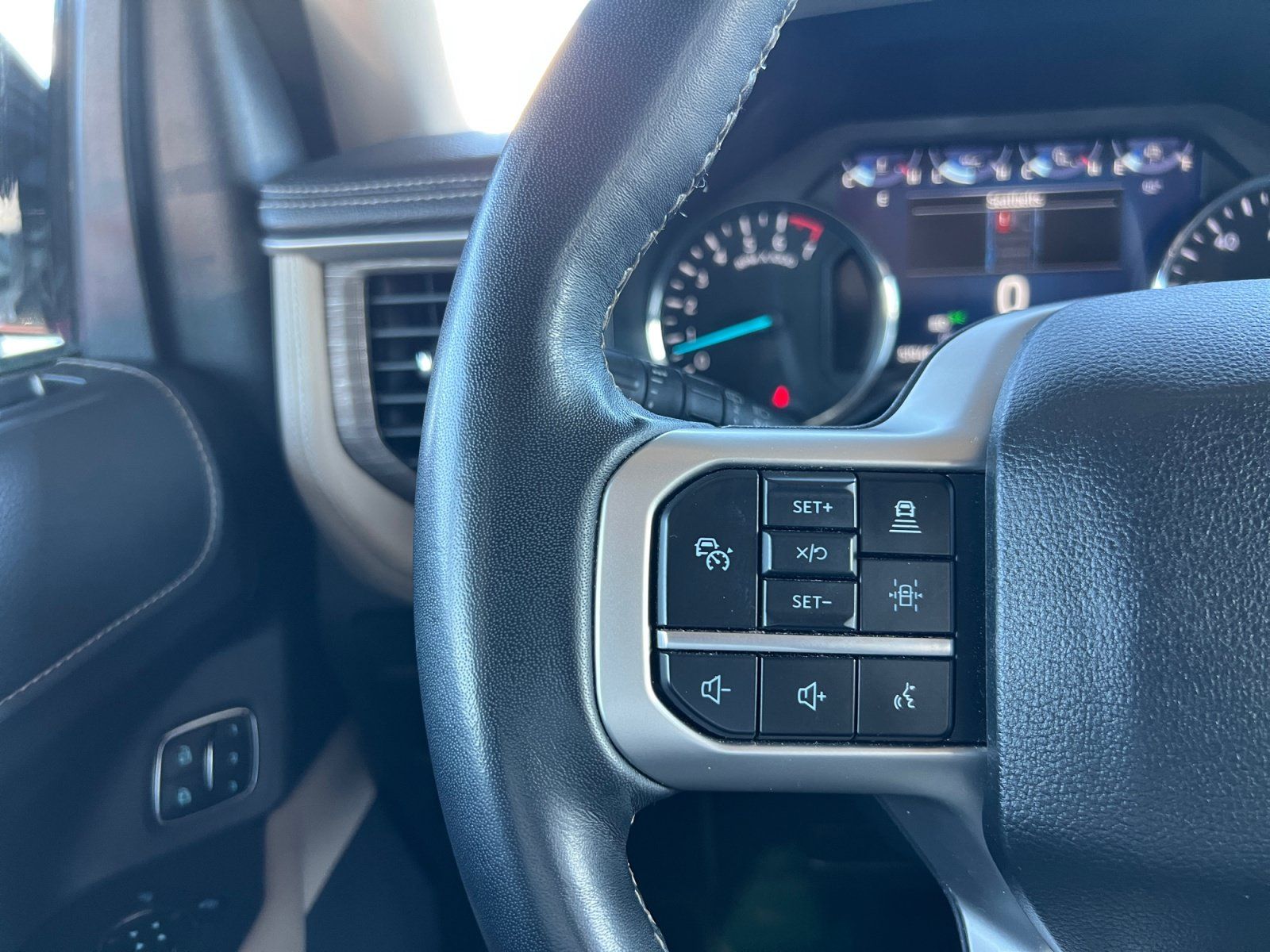 Used 2024 Ford Expedition Limited AWD/4WD image 22