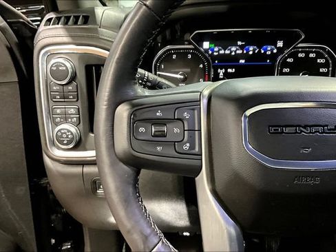 Used 2022 GMC Sierra 2500 Denali w/ Denali Black Diamond Edition AWD/4WD image 12