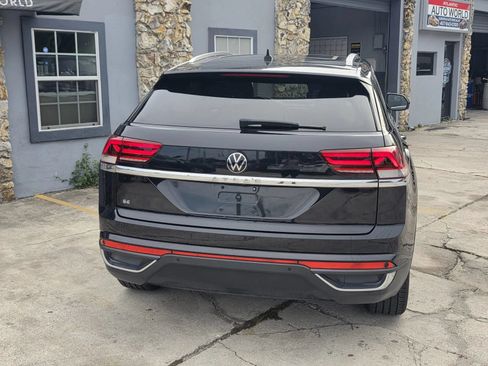 Used 2022 Volkswagen Atlas Cross Sport SE w/ Panoramic Sunroof Package FWD image 5