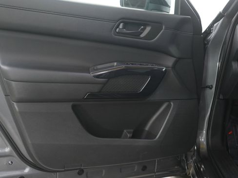 Used 2024 Nissan Pathfinder S image 20