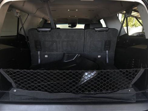 Used 2019 Chevrolet Suburban LT RWD image 12