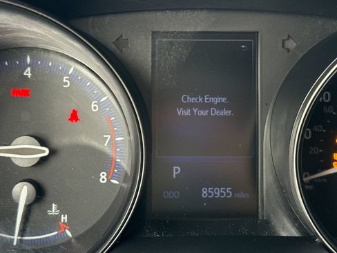 Used 2018 Toyota C-HR XLE FWD image 18