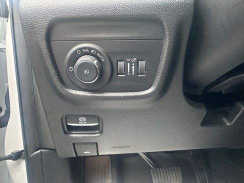 Used 2023 Jeep Grand Cherokee Limited w/ Black Appearance Package image 30