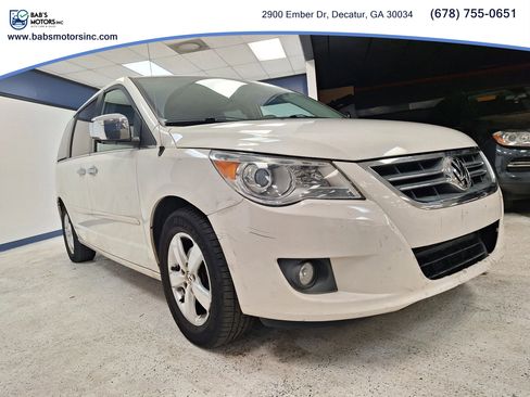 Used 2011 Volkswagen Routan SEL Premium FWD image 23