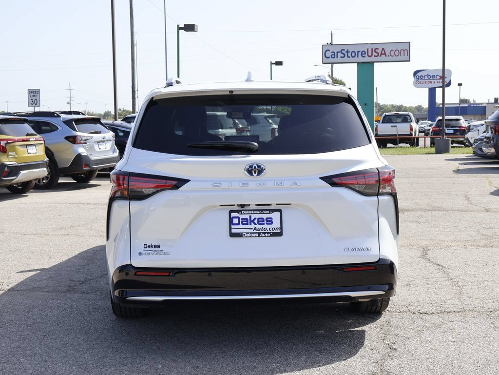 Used 2025 Toyota Sienna Platinum AWD/4WD image 5
