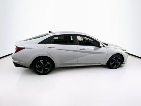 Used 2023 Hyundai Elantra SEL w/ Convenience Package image 4