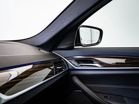 Used 2021 BMW 540i xDrive w/ Premium Package image 31