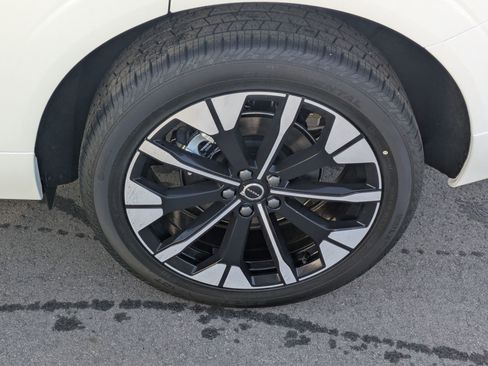 New 2026 Volvo XC60 B5 Plus w/ Protection Package Premier image 17