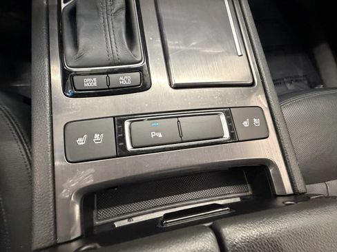 Used 2018 Genesis G80 3.8 w/ Option Group 02 RWD image 32