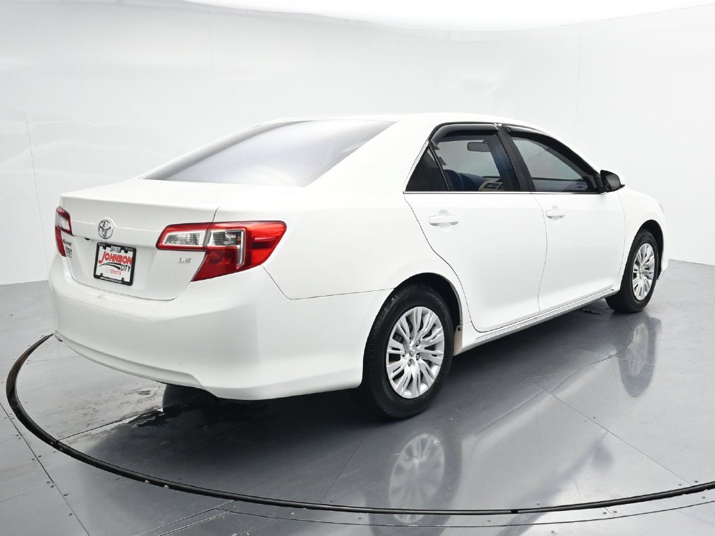 Used 2014 Toyota Camry LE FWD image 7