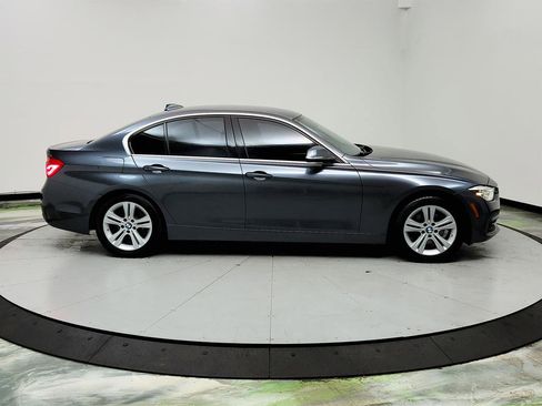 Used 2018 BMW 330i Sedan RWD image 4