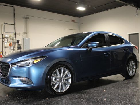 Used 2017 MAZDA MAZDA3 Grand Touring w/ Premium Equipment Package FWD image 8