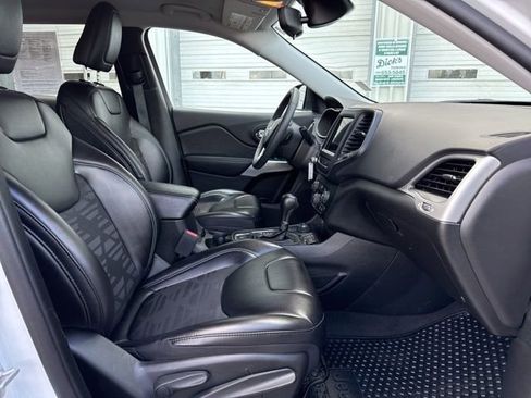 Used 2022 Jeep Cherokee Latitude AWD/4WD image 10