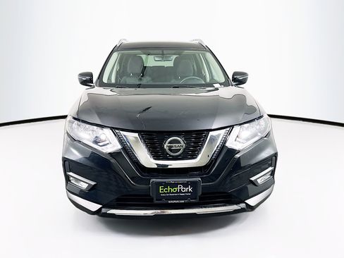 Used 2018 Nissan Rogue SV image 2