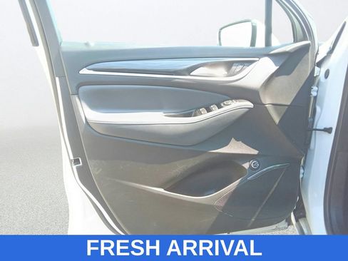Used 2022 Buick Enclave Essence FWD image 18
