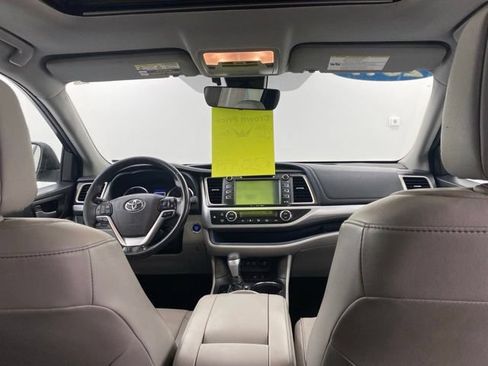 Used 2017 Toyota Highlander XLE AWD/4WD image 38
