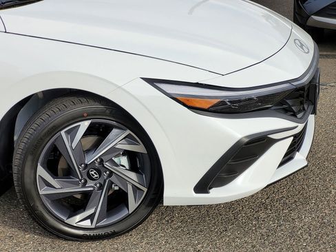 New 2025 Hyundai Elantra Sport image 3