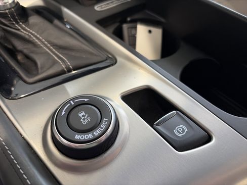 Used 2015 Chevrolet Corvette Z06 w/ 3LZ Preferred Equipment Group image 46