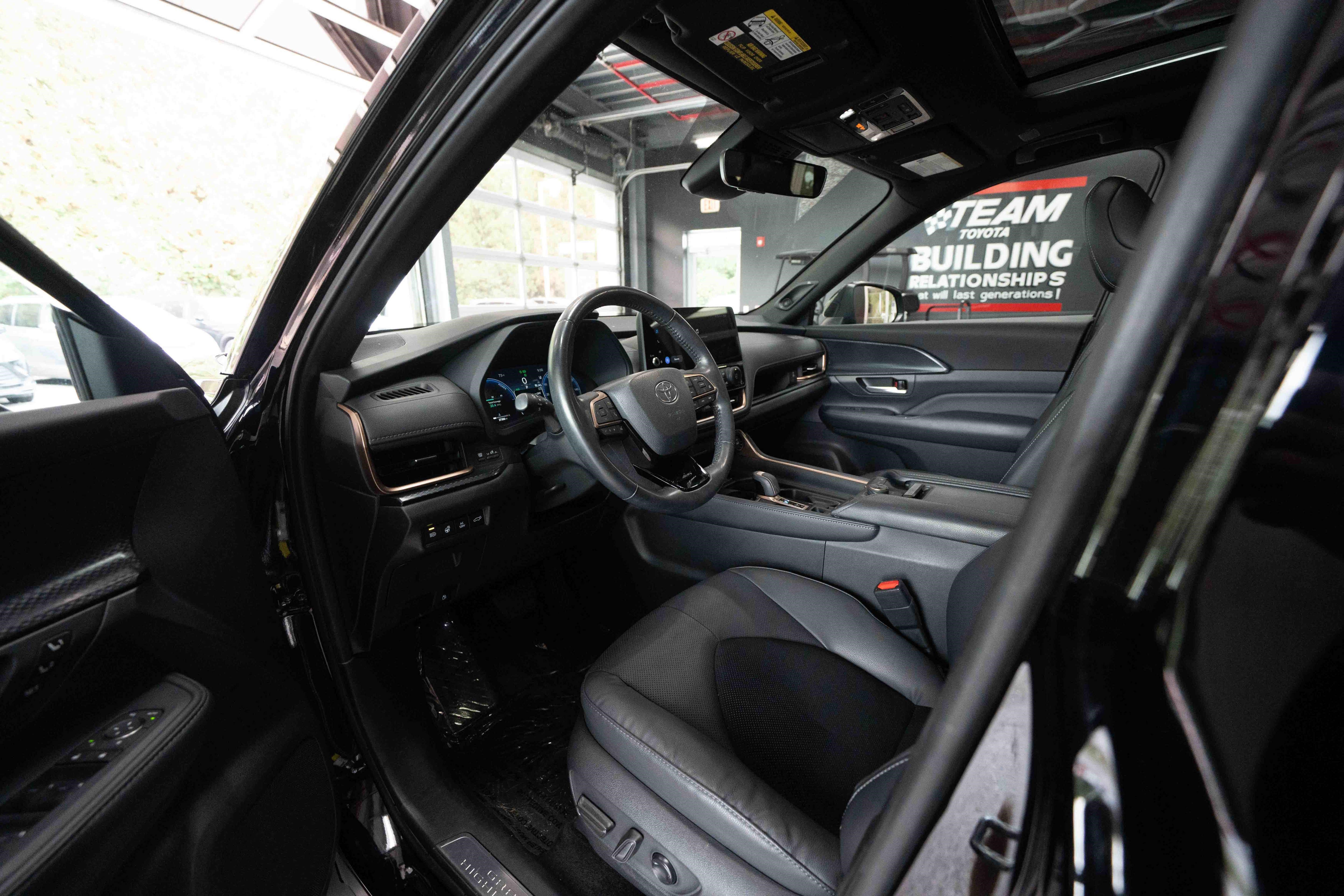 Used 2024 Toyota Grand Highlander AWD Hybrid image 8