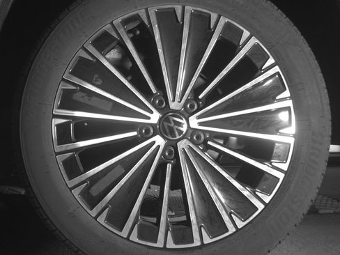 Used 2025 Volkswagen Taos SE image 14