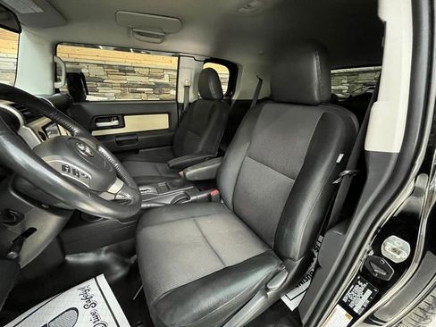Used 2009 Toyota FJ Cruiser 4WD image 30