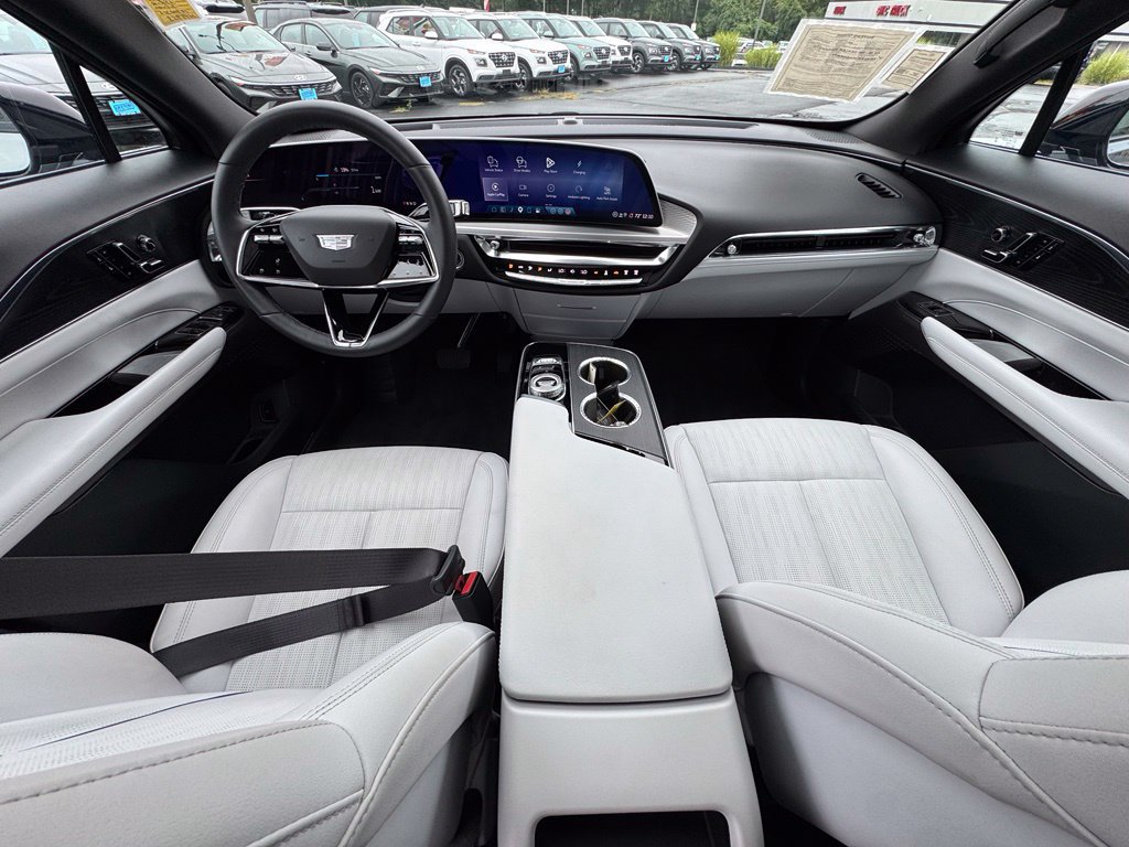 Used 2025 Cadillac Lyriq Sport AWD/4WD image 15