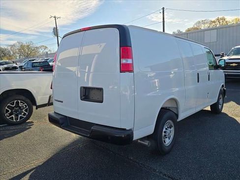 New 2026 Chevrolet Express 2500 Work Van image 7