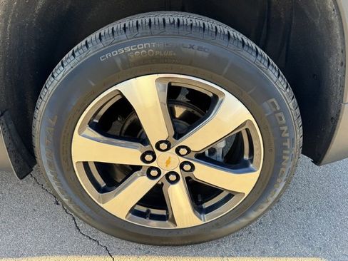 Used 2023 Chevrolet Traverse LT w/ LT Premium Package image 11