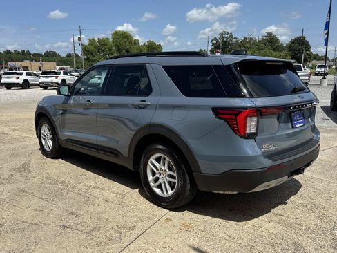 Certified 2026 Ford Explorer Active w/ Active Comfort Package RWD image 5