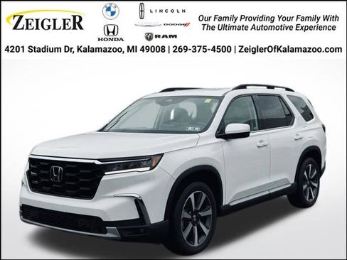 Used 2024 Honda Pilot Touring image 1