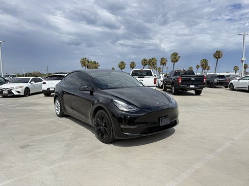 Used 2022 Tesla Model Y Long Range AWD/4WD image 4
