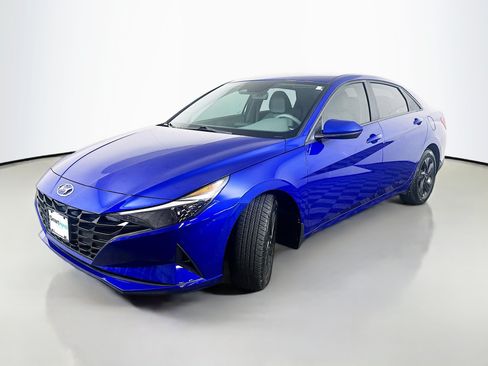 Used 2023 Hyundai Elantra SEL FWD image 3