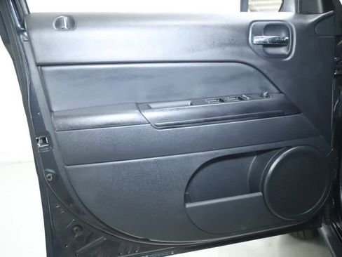 Used 2014 Jeep Patriot High Altitude FWD image 15