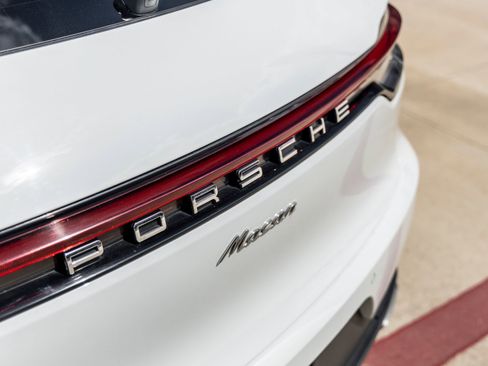 Certified 2020 Porsche Macan image 16