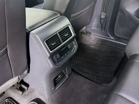 Used 2025 Volkswagen Atlas SE FWD image 27