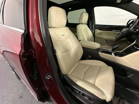 Used 2017 Cadillac XT5 Luxury w/ Driver Awareness Package FWD image 27